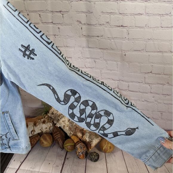 Carbon Light Wash Graffiti Jean Jacket - Picture 4 of 7